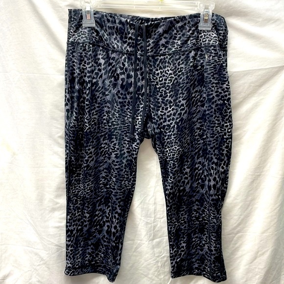 Danskin now dri-more stretchy leopard print drawstring capris ladies sz M 8-10 - Picture 2 of 7